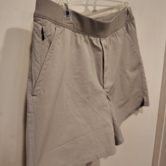Public Rec Men's Gray Performance Flex Pull-On Shorts Sz 32 Training Workout - Picture 3 of 7